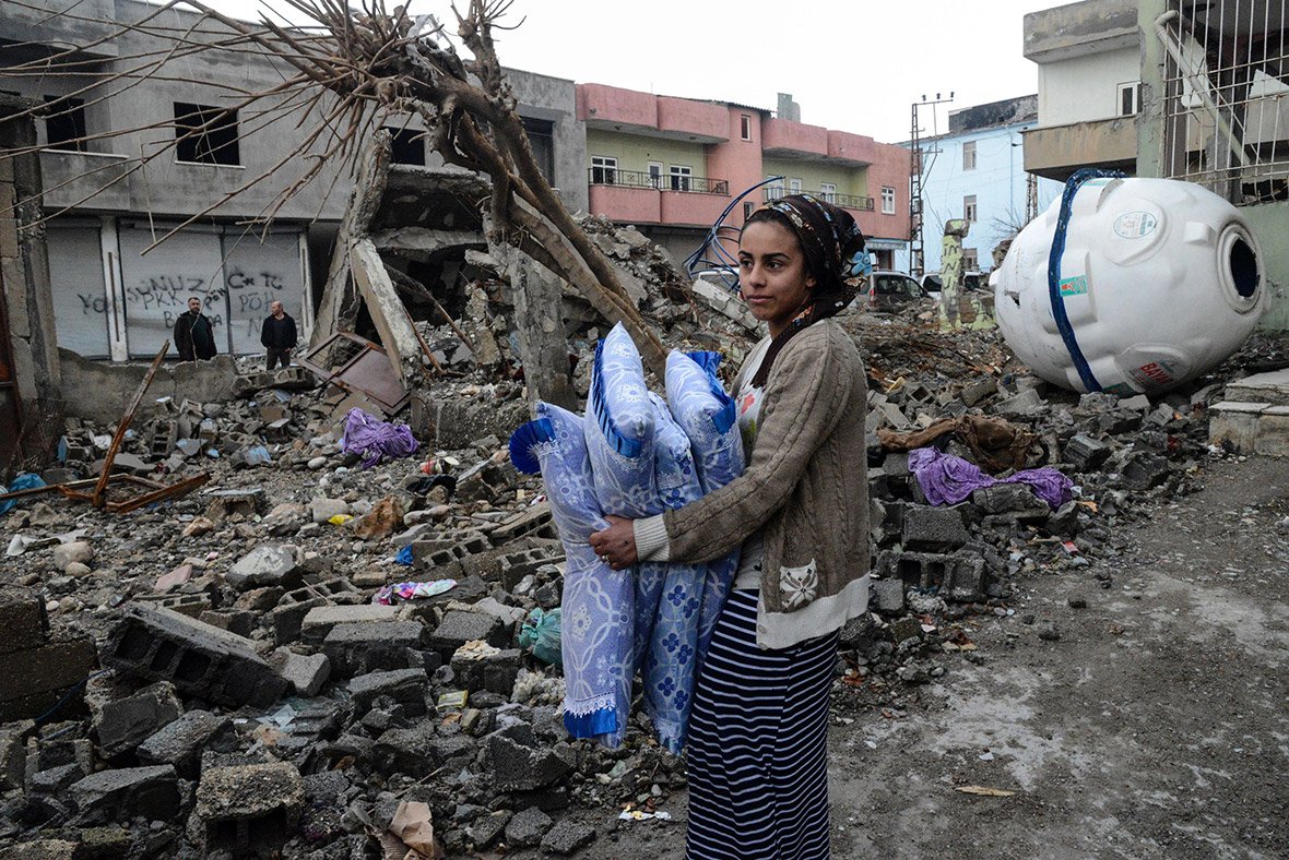 Cizîr: Serpêhatiya Mirov, Kevir û Ajelan